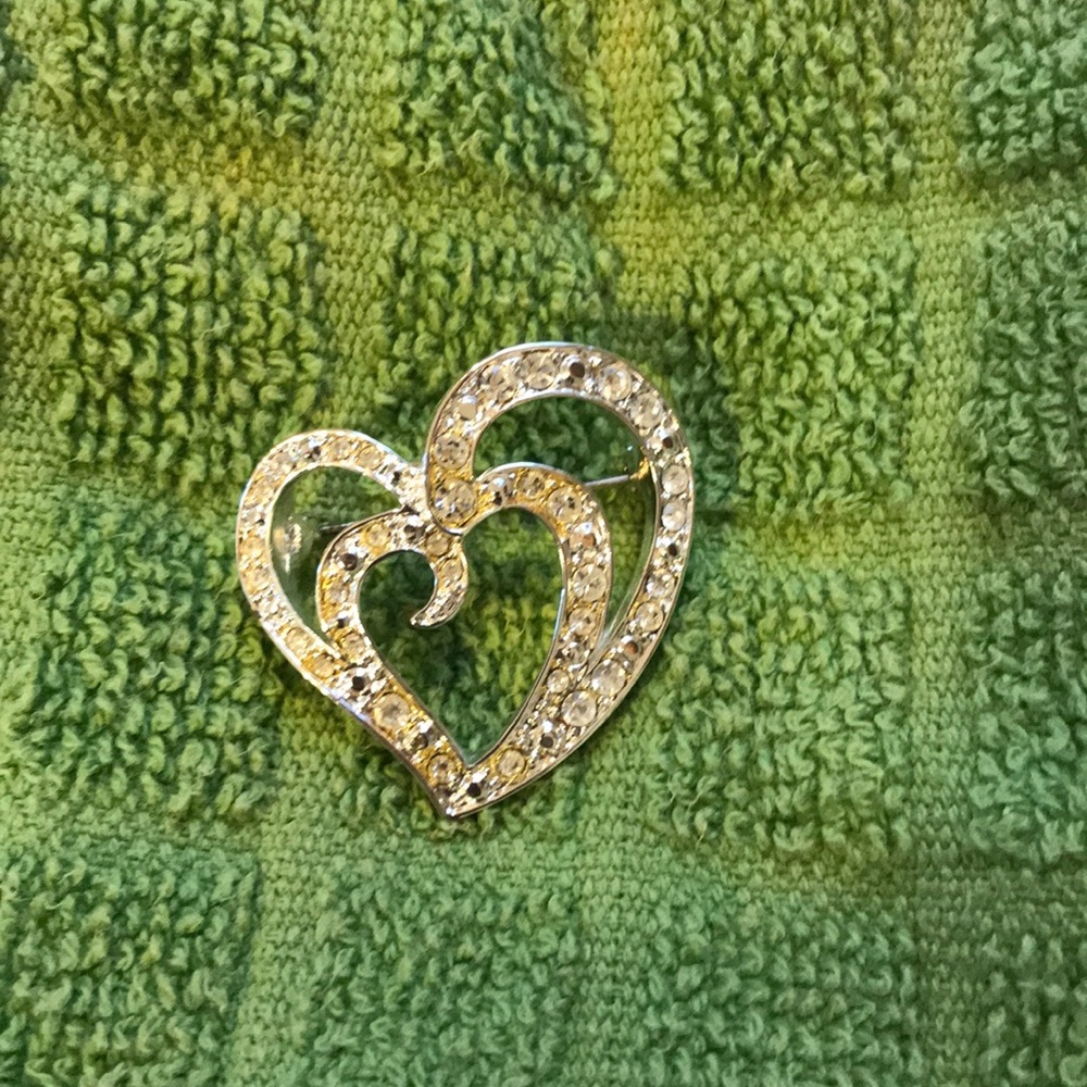 🌻🌻3 for $25 Heart Rhinestone brooch/pin.